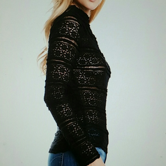 Scalloped lace top - Picture 3 of 6